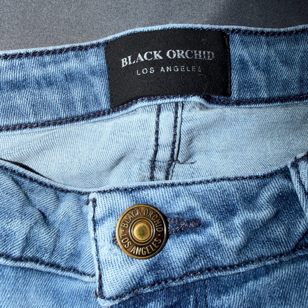 Black Orchid women’s (size 28) Light Blue Distressed Skinny Jeans - Picture 2 of 6